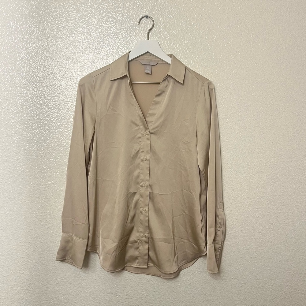 H&M beige Satin button up long sleeve blouse